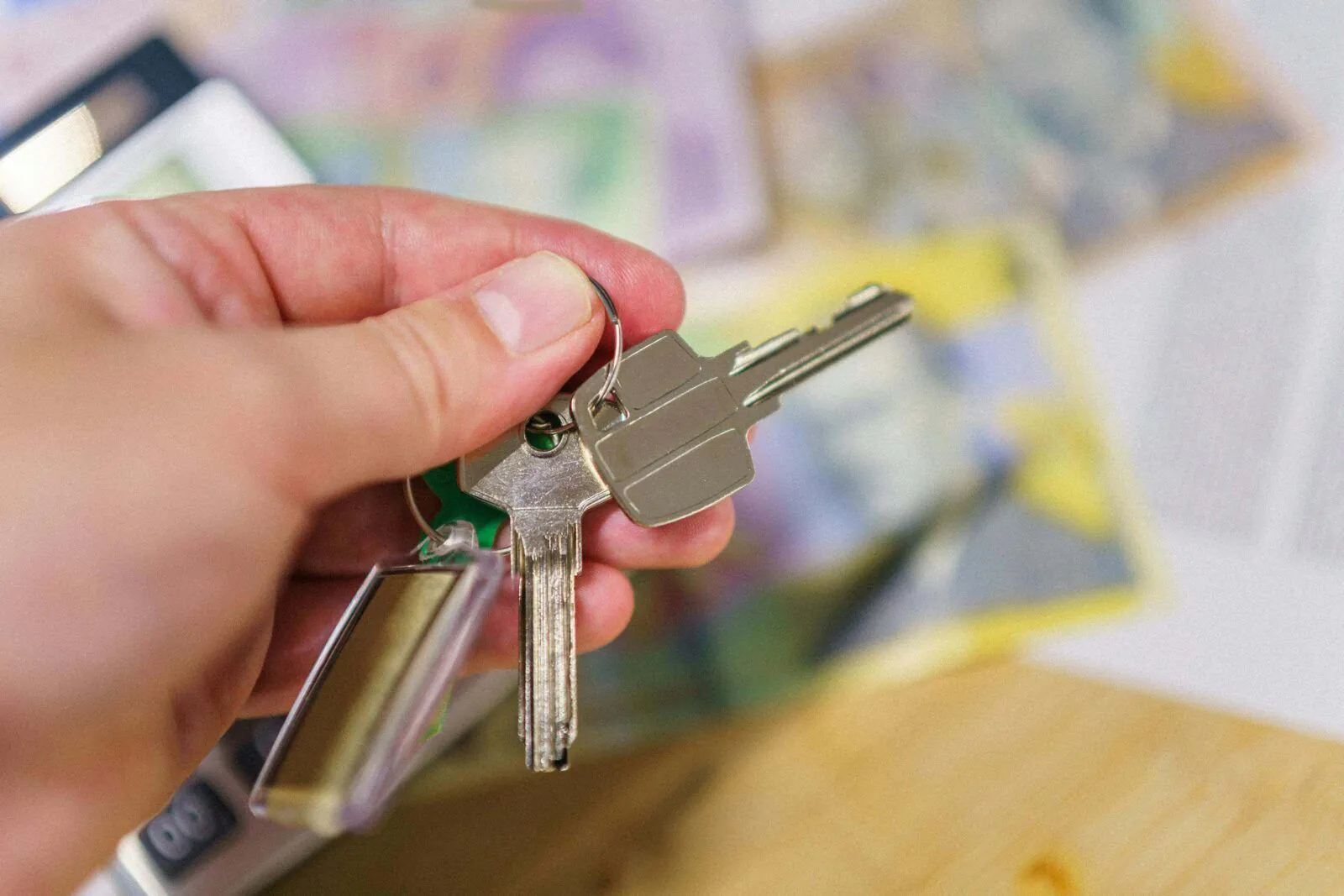 Ako predať byt alebo dom s hypotékou? 9 Odovdzanie klucov pri porieseni hypokarneho bytu predaj