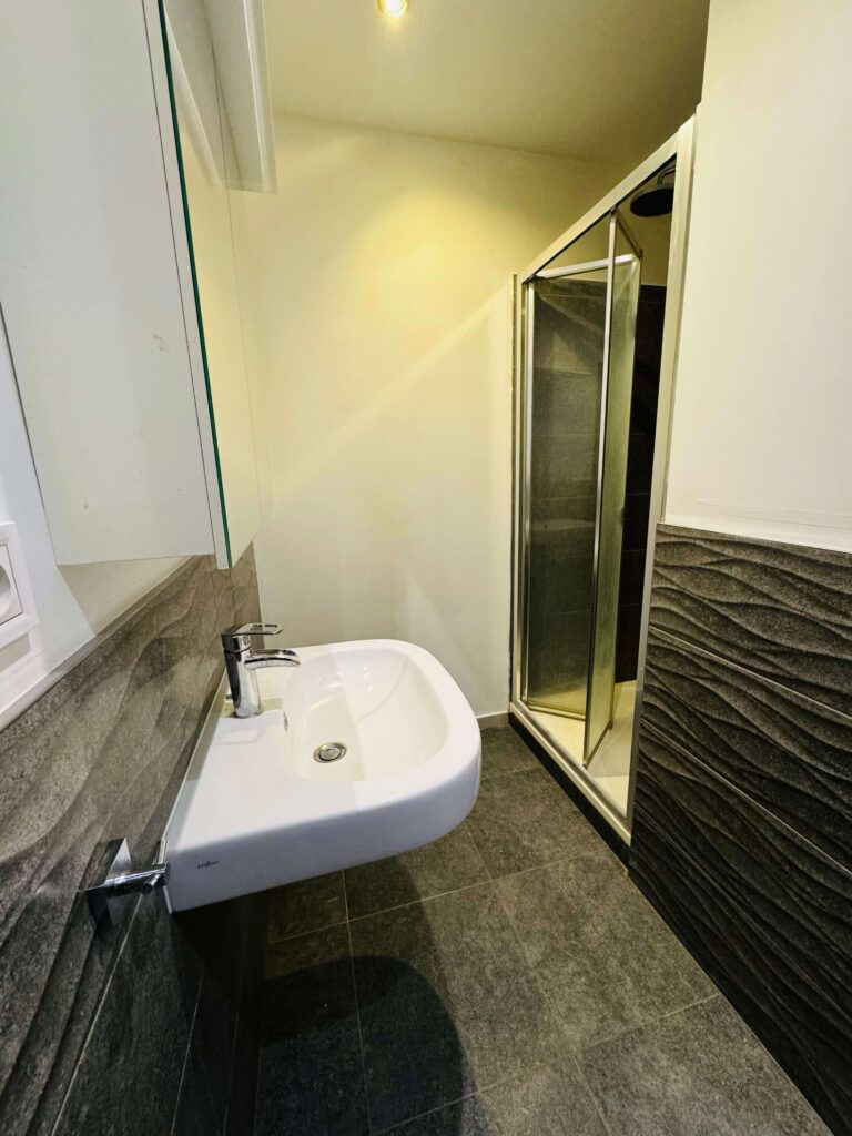 Na predaj 1-izbový byt, 35,87 m², čiastočná rekonštrukcia, Okružna, Michalovce,