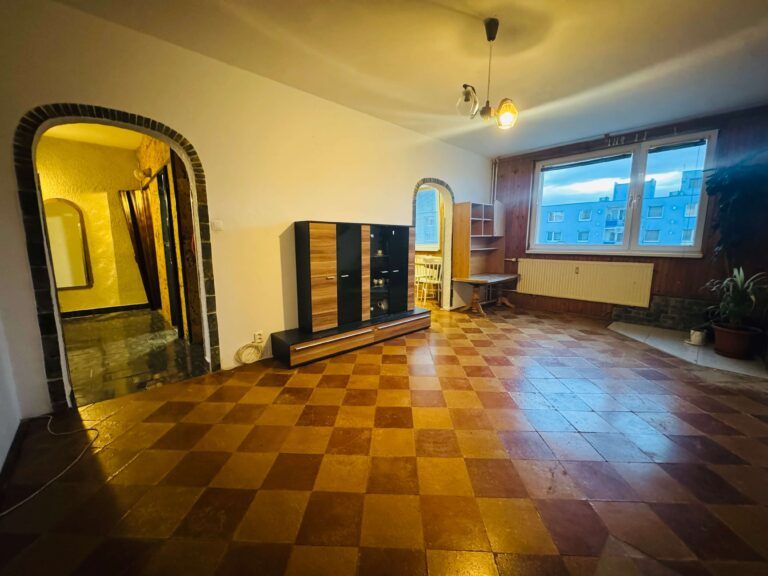 Na predaj 3-izbový byt, 67m2, balkón, Stráňany, Michalovce.