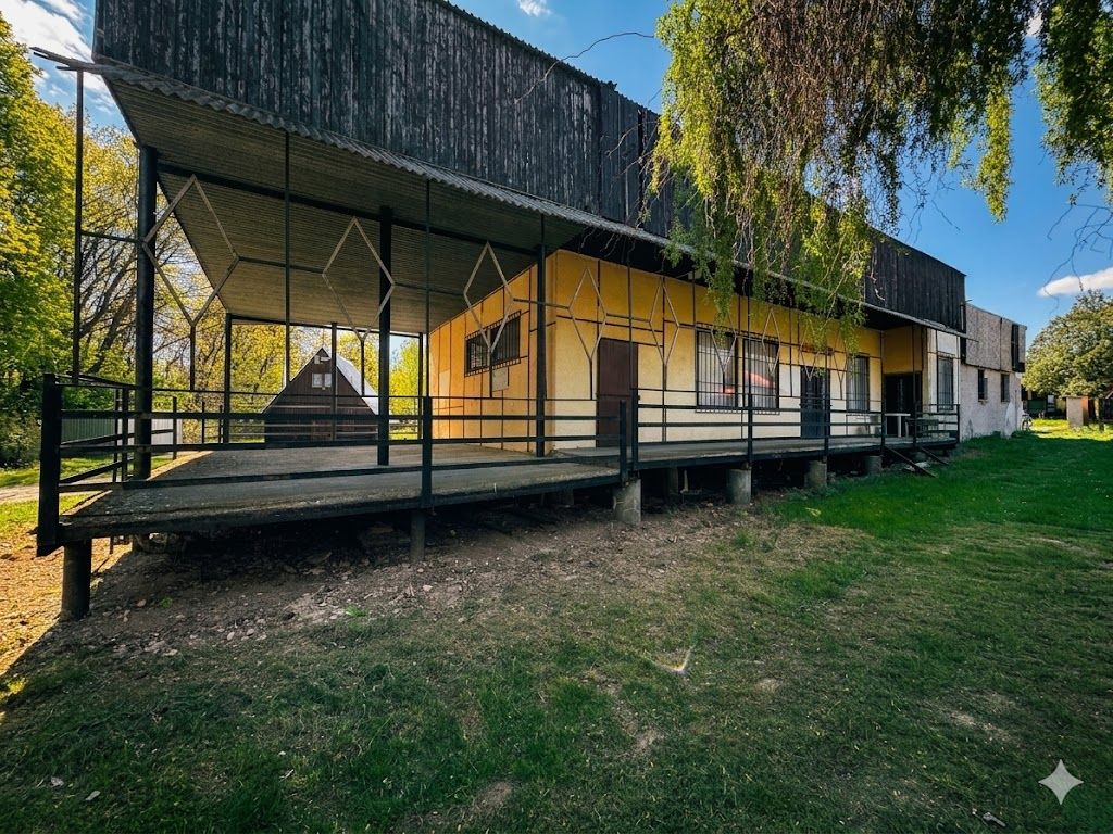 Obchodný priestor na predaj, Prímestska | Zemplínska Šírava titulna fotka zaber na terasu a chatu