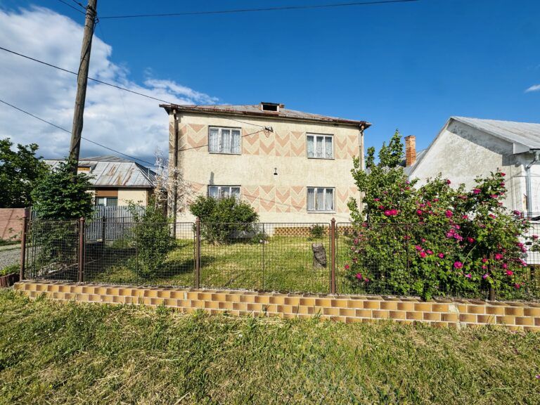 Dom na predaj Voľa – veľký 8-izbový dom s pozemkom 4568 m² a garážou
