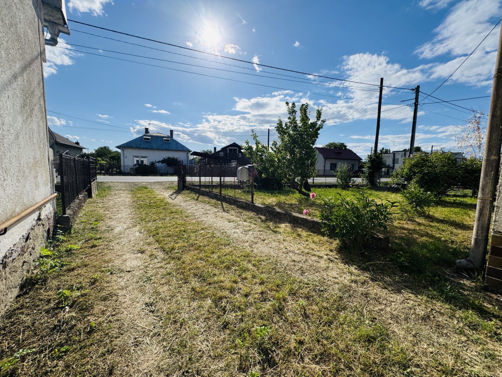 Dom na predaj Voľa – veľký 8-izbový dom s pozemkom 4568 m² a garážou, fotka 3