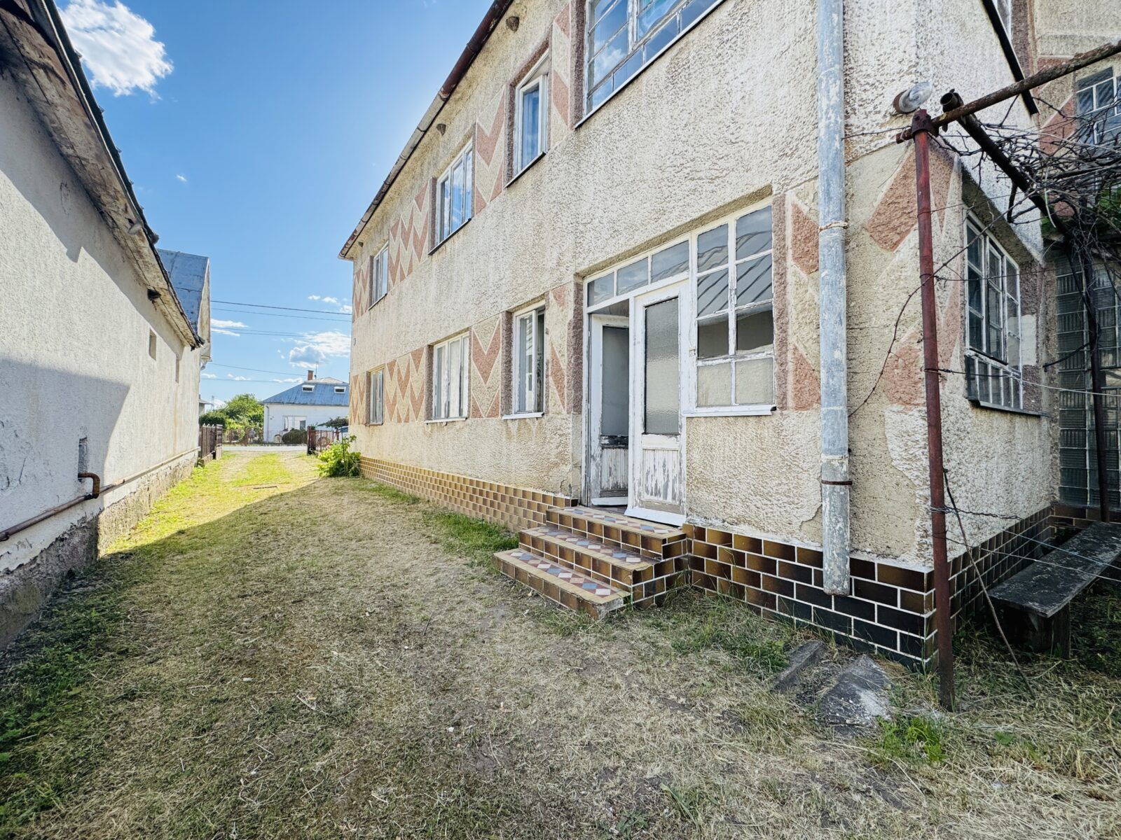 Dom na predaj Voľa – veľký 8-izbový dom s pozemkom 4568 m² a garážou, fotka 4