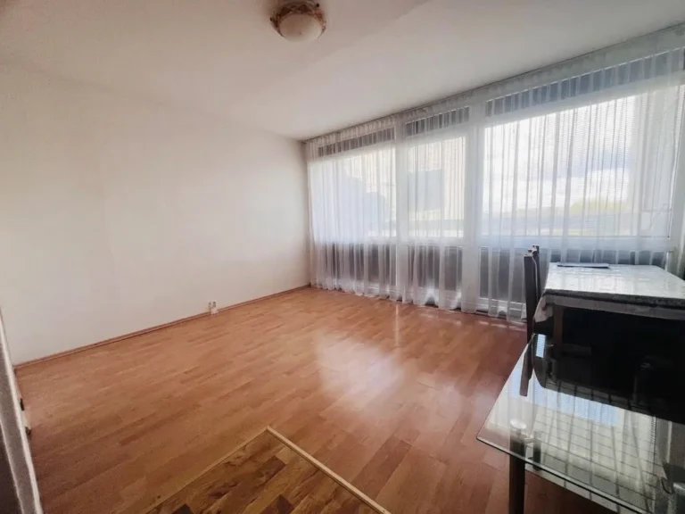 Garsónka s balkónom, Michalovce, sídlisko Východ, 30 m²