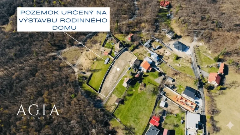 Stavebný pozemok v Klokočove určený na výstavbu rodinného domu, dronový záber